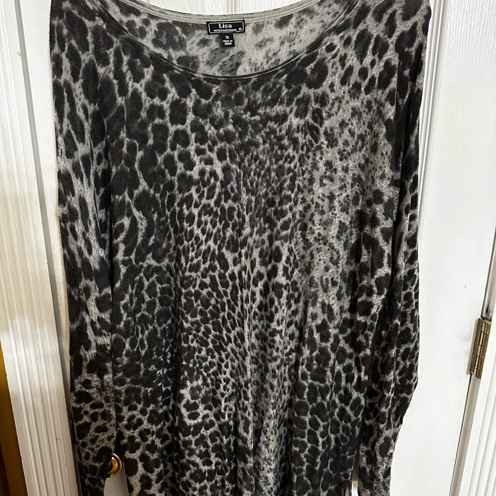 Lisa International Black and Gray Leopard Print Long Sleeve Top